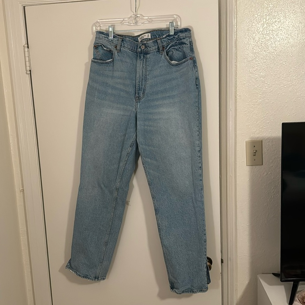 Abercrombie Curve Love The 90s Straight Ultra High Rise Jean